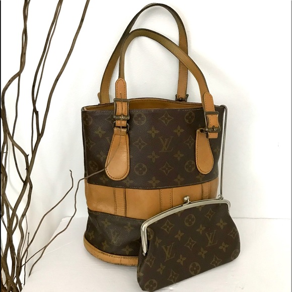 Louis Vuitton Handbags - Authentic Louis Vuitton bucket with wallet